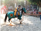 dama a caballo en torneo medieval de fiesta de la historia de ribadavia