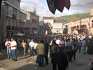 multitud en plaza mayor, fiesta de la historia de ribadavia