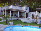 vista frontal casa en venta con piscina, en Quins Melón Ourense
